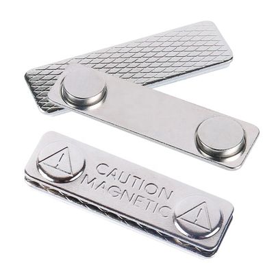 310g de espuma autoadhesiva de 45x13mm fuerte insignia de nombre magnética con dos imanes perfecto