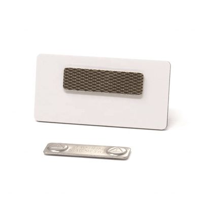 310g de espuma autoadhesiva de 45x13mm fuerte insignia de nombre magnética con dos imanes perfecto