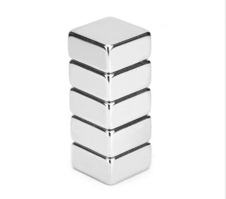 Imán de neodimio compuesto Bloque pequeño de 20x20x10 mm para soluciones magnéticas de larga duración
