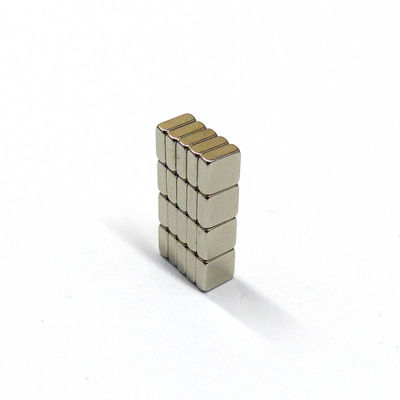 Imán de neodimio compuesto Bloque pequeño de 20x20x10 mm para soluciones magnéticas de larga duración