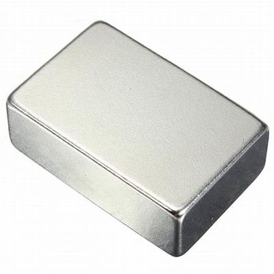 Imán de bloque de neodimio N52 de 50 mm x 30 mm x 10 mm con servicio de procesamiento de moldeo