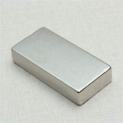 Imán de bloque de neodimio N52 de 50 mm x 30 mm x 10 mm con servicio de procesamiento de moldeo