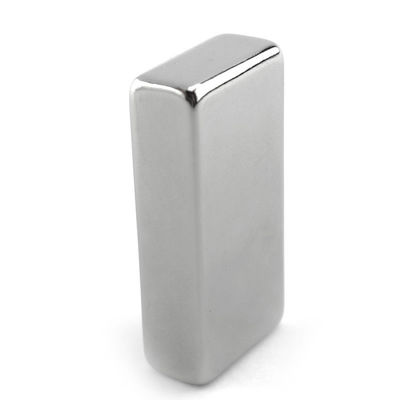 Imán de bloque de neodimio N52 de 50 mm x 30 mm x 10 mm con servicio de procesamiento de moldeo