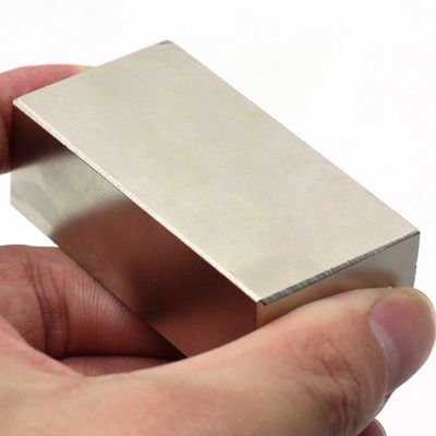 Temperatura de trabajo máxima 60°C NdFeB Magnet N52 Super fuerte Bloque 50x25x10mm Neodimio