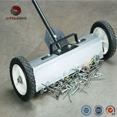 24 pulgadas de trabajo pesado Roofing industria Tipo de rueda Recoger herramientas clavos tornillos barredora de suelo magnética
