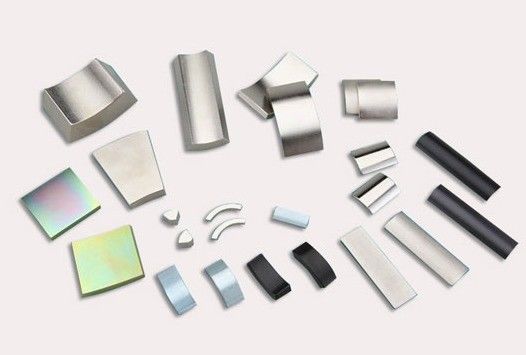 Magneto de NdFeB Magneto industrial permanente SmCo ALNICo Ferrita Neodimio Materiales magnéticos