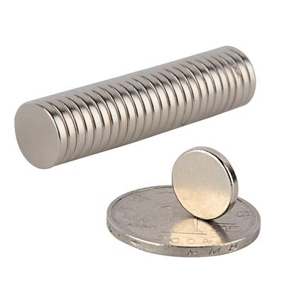 Magnetismo personalizado Dirección disco redondo Magneto de neodimio N35 N38 N40 N42 N45 N48 N50 N52