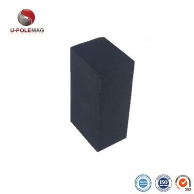 Imágenes rectangulares de caucho personalizado con recubrimiento de neodimio con dos orificios con fuerza completa según lo solicitado