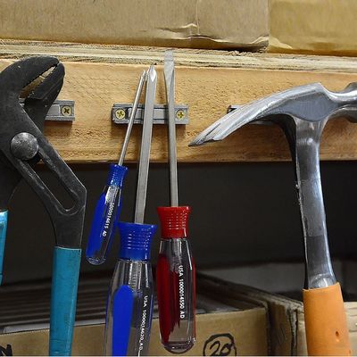 Magnético para macetas de NdFeb cuadrado de grado industrial N52 con agujero contrafundido y recubrimiento de níquel
