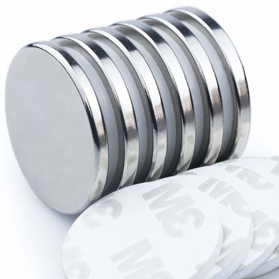 Imán NdFeB con recubrimiento de NiCuNi personalizado N35 N42 N48 N52 Imán de disco de neodimio con adhesivo 3M