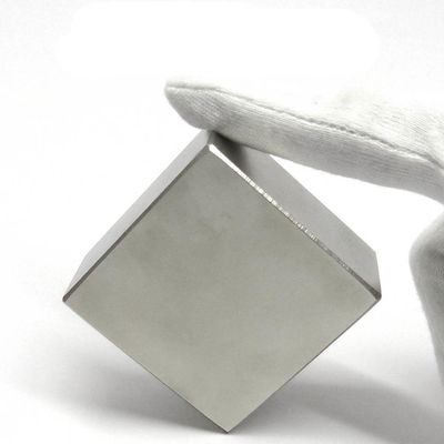 Bloque de imán industrial NdFeb de neodimio 50x50x25 mm con propiedades magnéticas fuertes