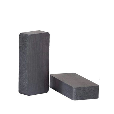 Magnetos de ferrita rectangulares negros personalizables con resistencia a la flexión Kgf/mm2 de 5-10