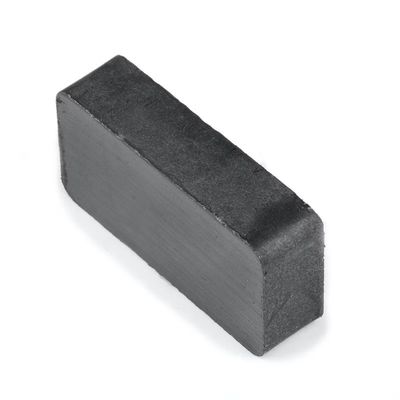 Magnetos de ferrita rectangulares negros personalizables con resistencia a la flexión Kgf/mm2 de 5-10