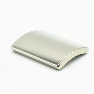 Servicio de moldeo N52 Magnetos de neodimio de arco de volante magnético fuerte para generador