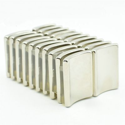 Servicio de moldeo N52 Magnetos de neodimio de arco de volante magnético fuerte para generador