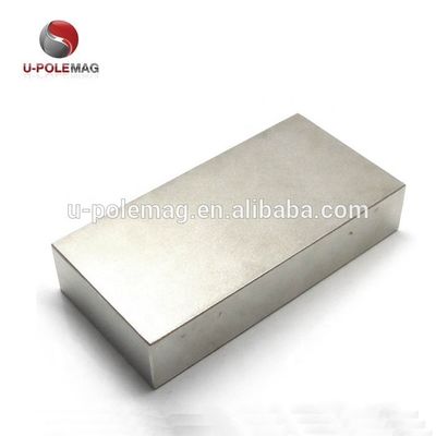 Materiales principales NdFeB Imán de 100 mm Tres polos Bloque gigante para aplicaciones precisas