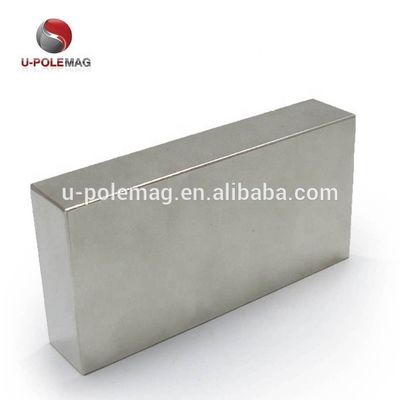 Materiales principales NdFeB Imán de 100 mm Tres polos Bloque gigante para aplicaciones precisas