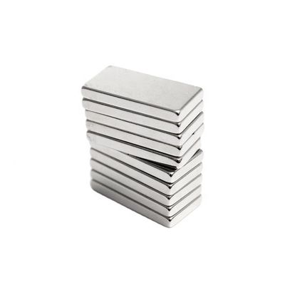 Imán NdFeB rectangular súper fuerte N35 N52 Imán de bloque de neodimio para industria