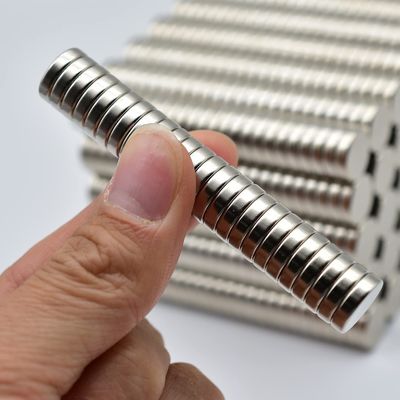 Tolerancia de precisión de /-0.1mm N38 doble lado Neodimio Magneto de disco para el embalaje de la caja regalo