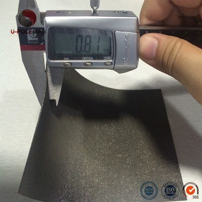 80 °C Tolerancia de la hoja magnética de caucho flexible más resistente NdFeB Neodimio ± 10% Tamaño A4