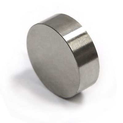 7.4g/cm3 Densidad de tierras raras Permanente fundición de AlNiCo Magneto de cilindro redondo para el botón del cable