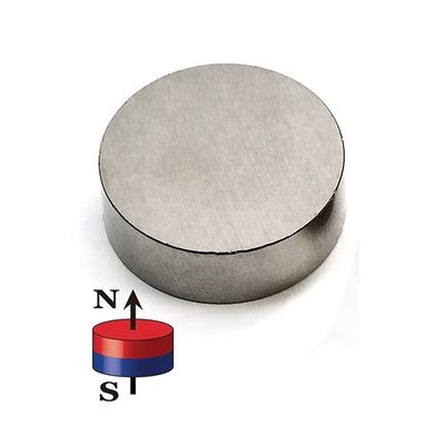 7.4g/cm3 Densidad de tierras raras Permanente fundición de AlNiCo Magneto de cilindro redondo para el botón del cable