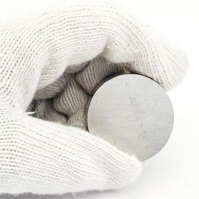 7.4g/cm3 Densidad de tierras raras Permanente fundición de AlNiCo Magneto de cilindro redondo para el botón del cable