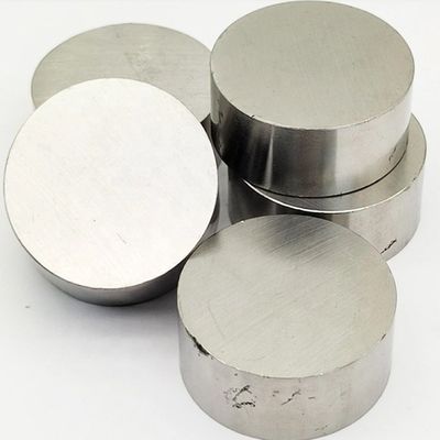 7.4g/cm3 Densidad de tierras raras Permanente fundición de AlNiCo Magneto de cilindro redondo para el botón del cable