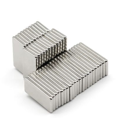 Imán de neodimio con recubrimiento de níquel N52 de alta Br de forma rectangular Magnetos de bloque NdFeB de superpotencia