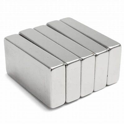 Imágenes NdFeB de bloque superfuertes N52 N48 grado para tierras raras rectangulares permanentes