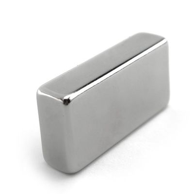 Imágenes NdFeB de bloque superfuertes N52 N48 grado para tierras raras rectangulares permanentes
