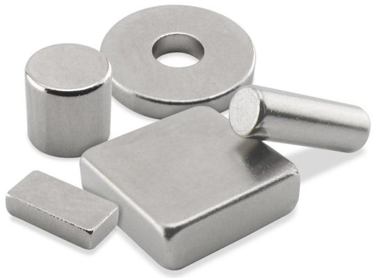 Imágenes NdFeB de bloque superfuertes N52 N48 grado para tierras raras rectangulares permanentes