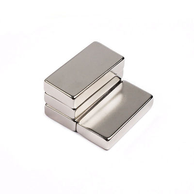 Magnetismo de espesor Dirección N52 Grado NdFeB Bloque de Neodimio Magneto para Industriales