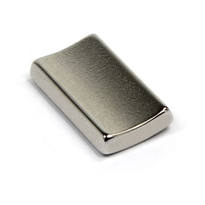 Imán de arco de motor NdFeB personalizado Imán de segmento de neodimio súper grande con grado N35-N52