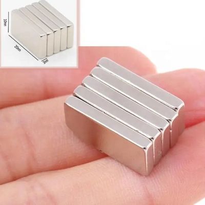 Imán delgado rectangular 20x10x3mm 3.3kg Fuerza para la temperatura máxima de trabajo 80 grados centígrados