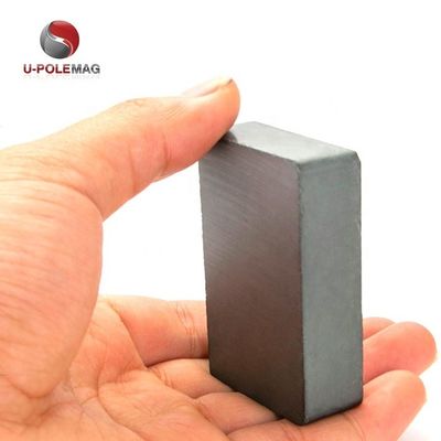 Magnetos de ferrita rectangulares negros personalizables con bloques industriales permanentes fuertes