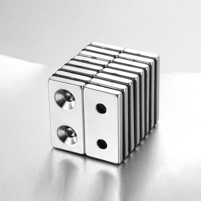 10000 Gauss N52SH Magnético de bloque fuerte con 2 agujeros de contra-penetración Material de neodimio NdFeB