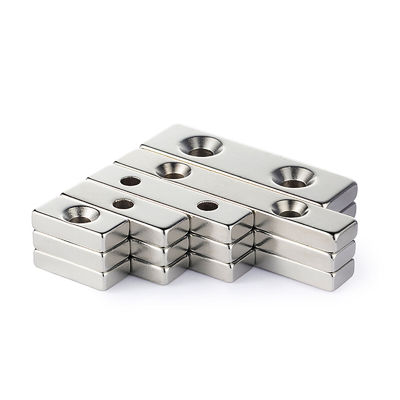 10000 Gauss N52SH Magnético de bloque fuerte con 2 agujeros de contra-penetración Material de neodimio NdFeB